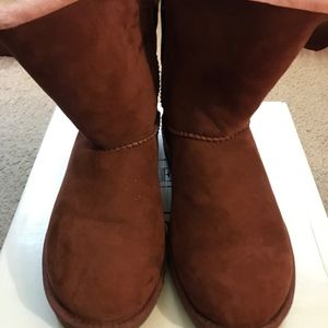 UGG Shoes - Garnet Ugg Short Boots UGG Shoes - Garnet Ugg Short Boots